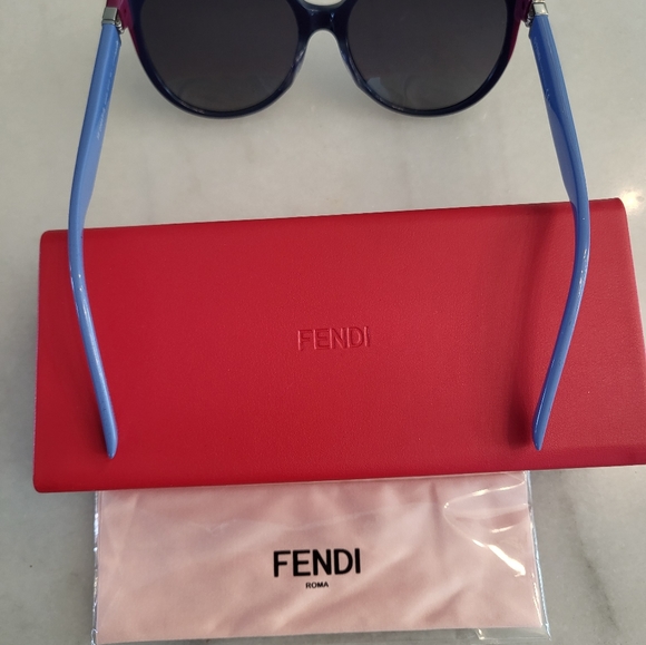 Fendi sunglass - Picture 4 of 5